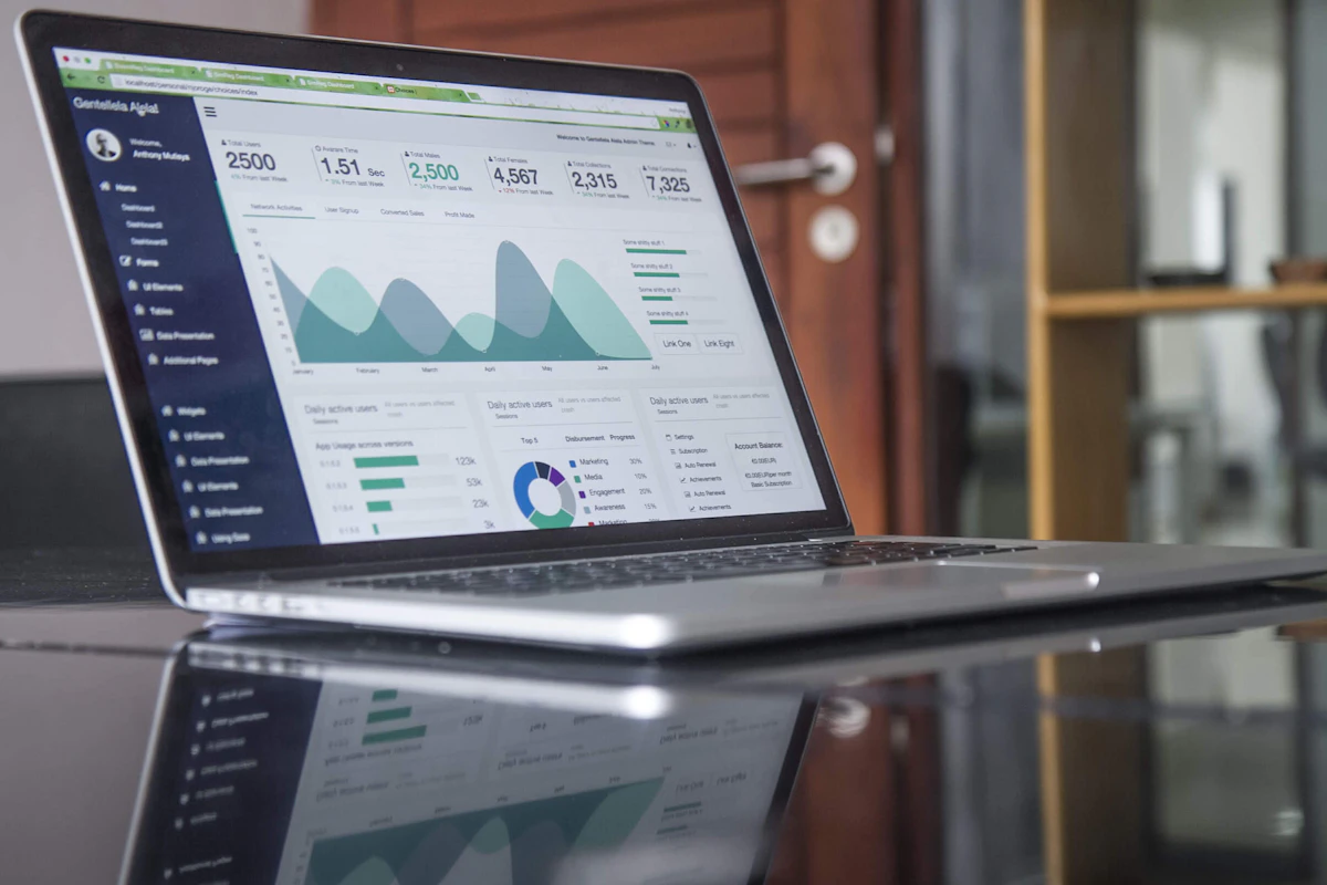 Laptop con grafici di Excel